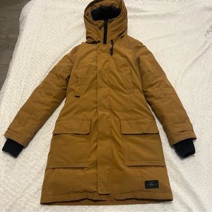 Aritzia Bancroft winter parka size small jacket